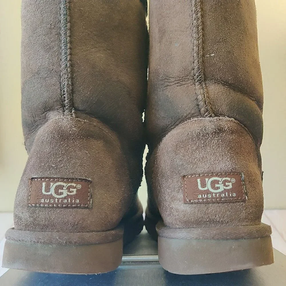 Ugg #5825 classic short boots sz 8